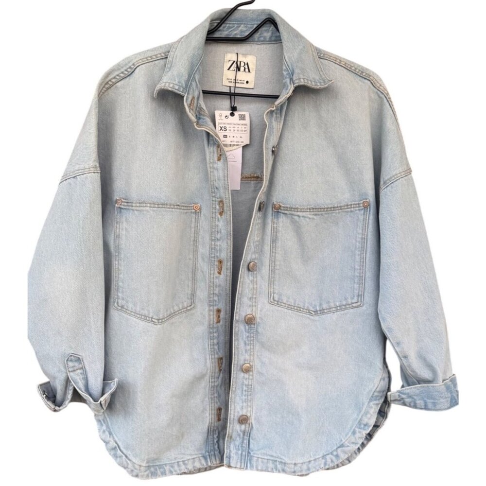 Zara Woman Oversized Light Wash Denim Shirt Jacket XS Long Sleeve Button-Front